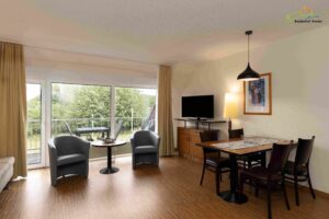 Apartment für fünf, Essbereich
